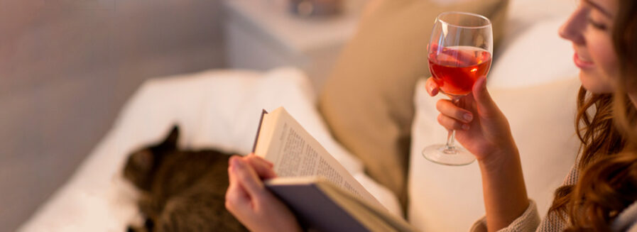 Celebra el Día del Libro…  ¡con un vino!