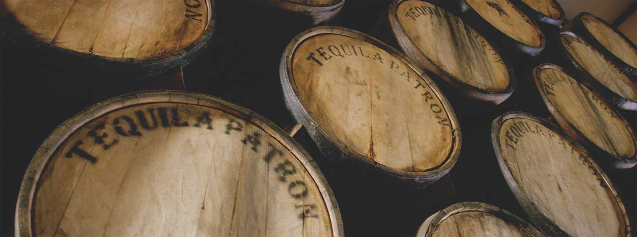 Barricas para añejamiento de los tequilas Patrón