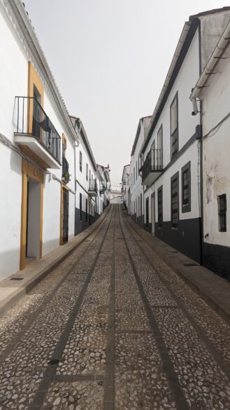 Calle de la localidad de Jabugo, en Huelva.