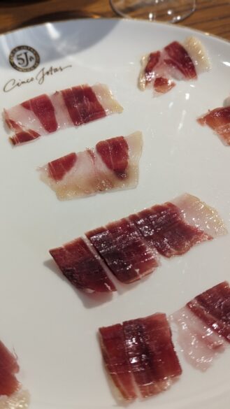 Algunas de las piezas del jamón ibérico de bellota que degustamos durante la visita.