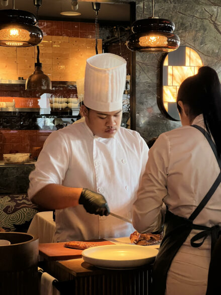 Cocinero de Don Lai cortando un pato laqueado