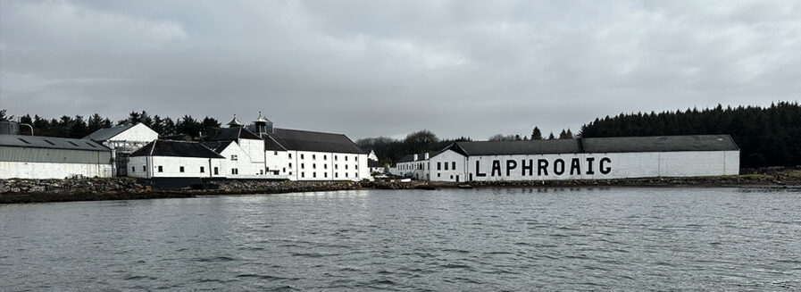 Laphroaig: un viaje guiado por la turba
