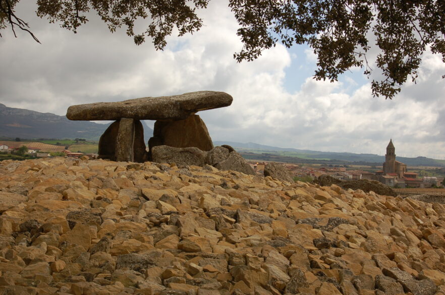 Dolmen de la Chabola de la Hechicera, en Elvillar