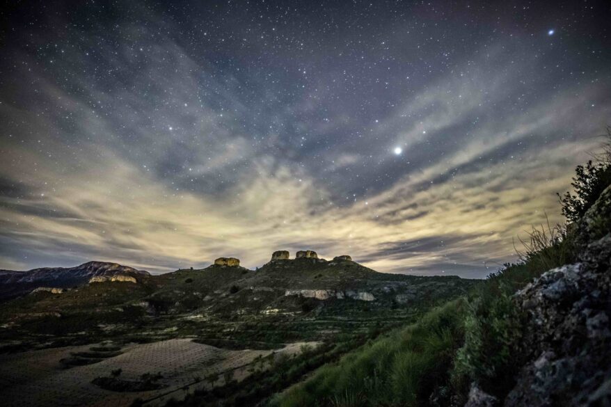 Viña vieja de Monastrell en las laderas de Los Hermanillos, en el término municipal de Jumilla. Foto de Juan Palao, de Guarafía Producciones, propiedad CRDOP Jumilla