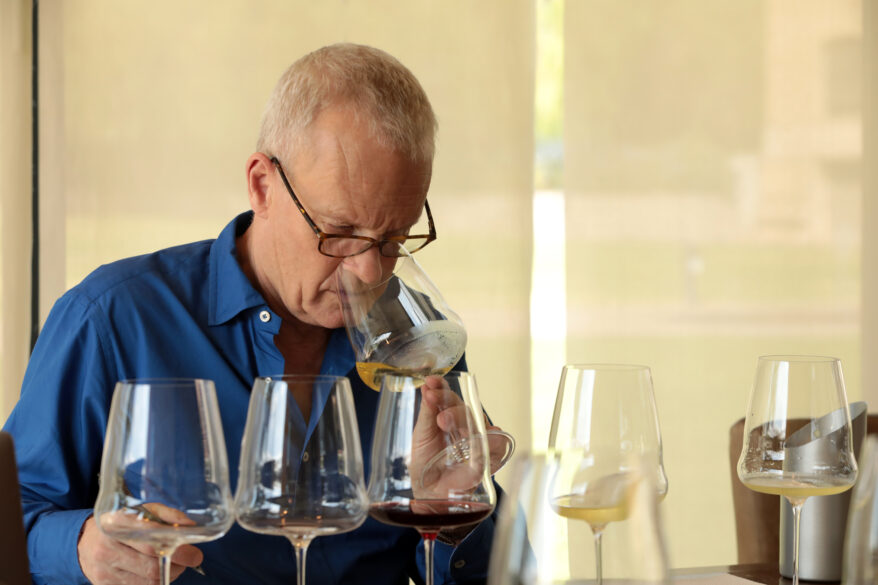 Tim Atkin MW catando blancos y tintos argentinos.