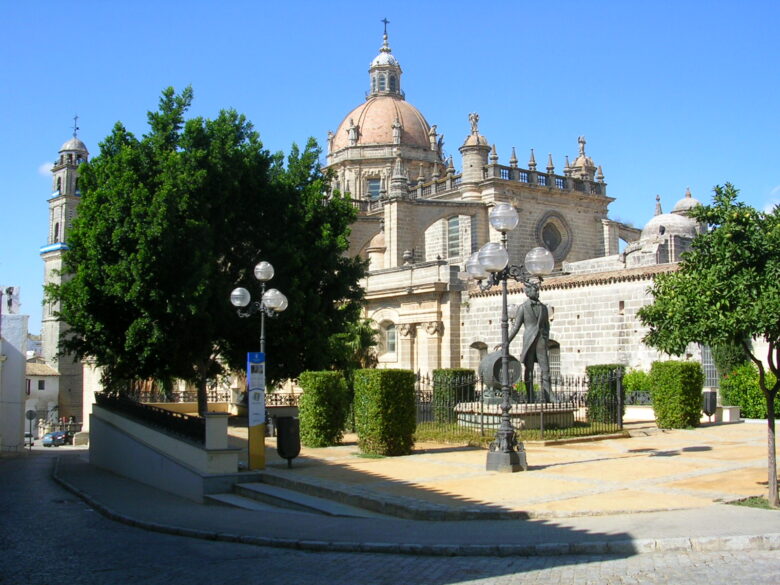 Monumento a Manuel María González Ángel, fundador de González Byass