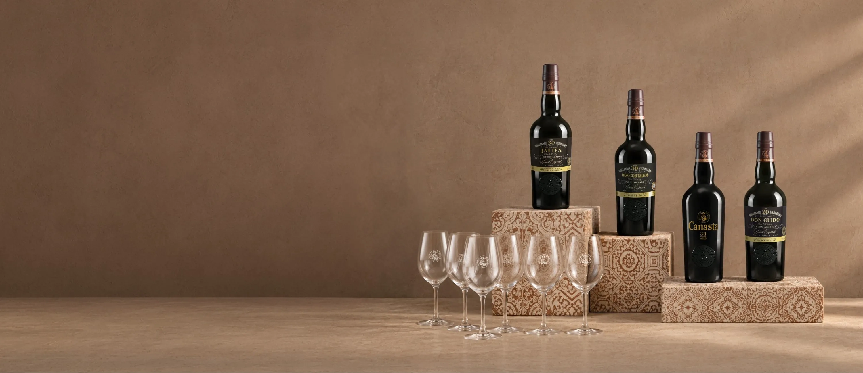 Pack de cuatro botellas de Soleras Especiales de Williams & Humbert y seis copas de regalo